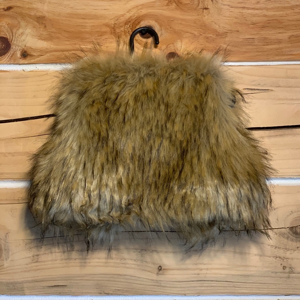Faux Fur Vest EUC 9-12 month sizing.